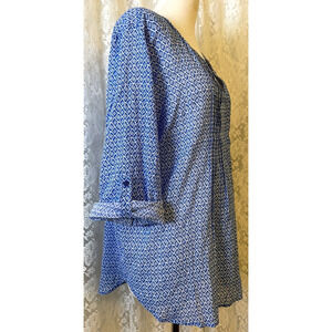 Jester & Orchard Women’s light Blue roll tab long leaves Top New WT